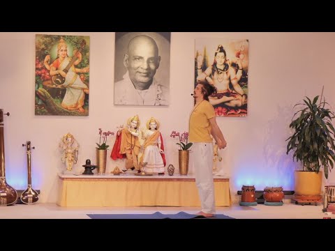 Yogastunde "Stehvariationen" mit Felix - Yoga Vidya Ashram Live,  01.02.2022, 9:15 Uhr