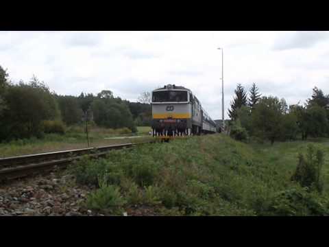 754.080-0 se soupravou vlaku Os 3633 na zastávce Mladějovice