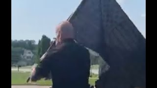 Right-wing activists unfurl threatening black flags, signifying &#39;no quarter&#39;