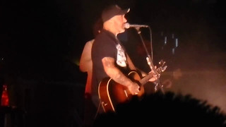 Aaron Lewis - Sinner live at John T. Floore Country Store in Helotes, Texas