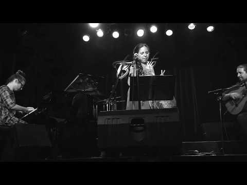 Mariana Carrizo, Leo Genovese y Migue Rivaynera @ CC Torquato Tasso : Sirviñaco (Davalos/Falu)