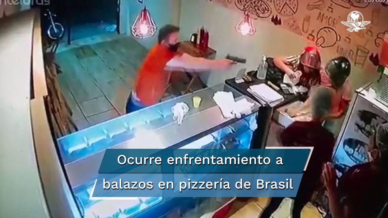 Watch Captan momento en que cliente de pizzería mata a asaltante Now Captan momento en que cliente de pizzería mata a asaltante