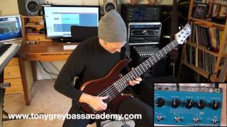 Bassplayer Tony Grey demonstrating Flashback X4 delay
