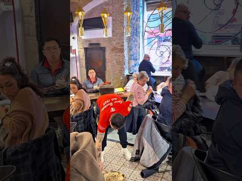 LOL MODA RESTAURANT FUNNY🩲. #lol #moda #restaurant #divertente #reaction #napoli #comedy #humor