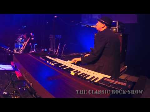 Toto "Rosanna" performed by The Classic Rock Show