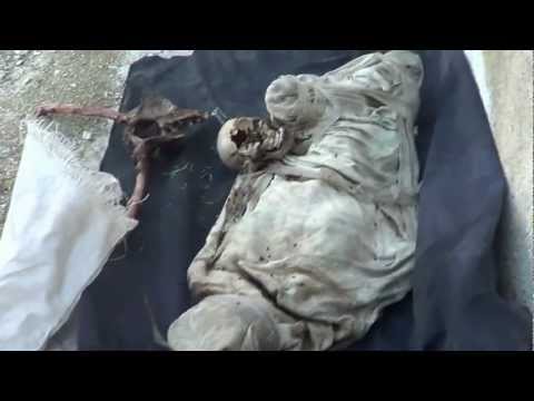 عثور كتيبة الفقهاء الصالحين على ستة جثث مجهولي الهوية بعد السيطرة على حاجز مقام حي القدم في مدينة دمشق