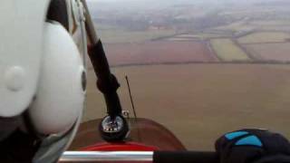 preview picture of video 'Nick and Womble microlight flying the circuit RW 21 at Caunton'