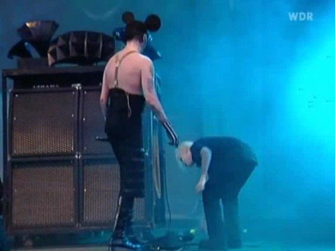 la pelea de MARILYN MANSON y JOHN 5