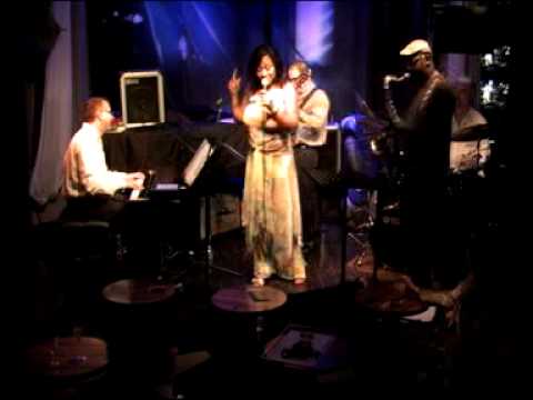 Boogaloo Baby feat. Sophia Nelson au Duc des Lombards