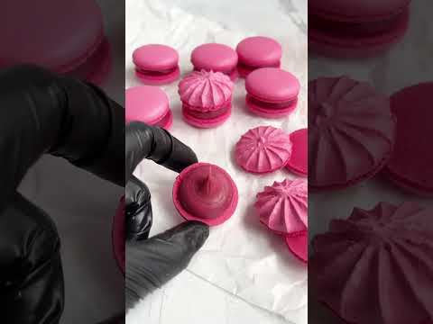 Raspberry Macarons #macarons #recipes #baking #food