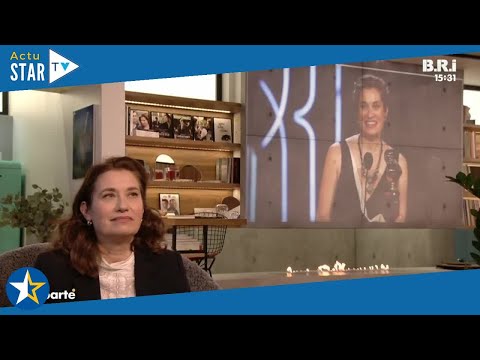 “Je me suis détestée” : Emmanuelle Devos sans tabou sur cette particularité qui l'a longtemps comple