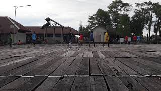 preview picture of video 'Anak Asmat bermain bola di atas papan'