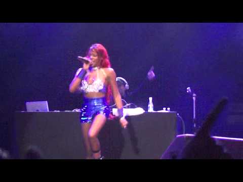 Azealia Banks - Esta Noche (live from Brazil) 20/10/2012