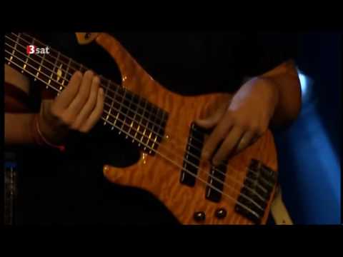 Jimmy Hashlip bass solo - Yellowjackets - Leverkusener Jazztage 2011