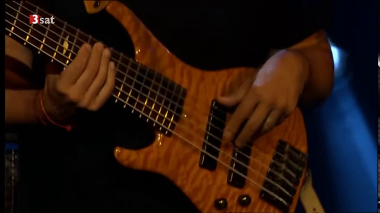Jimmy Hashlip bass solo - Yellowjackets - Leverkusener Jazztage 2011 - YouTube