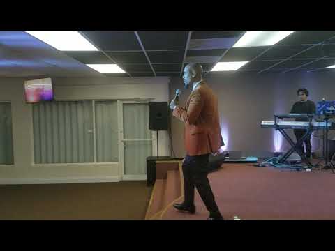 Pastor Miguel Sanchez  en Iglesia  Restauración Miami Fl