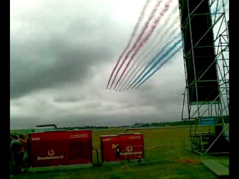 2010 Red Arrows in Battle Formation