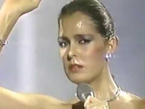 Lupita D'Alessio ACARÍCIAME En Vivo