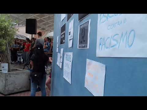 Alunos e professores da UFN  em protesto contra ato racista