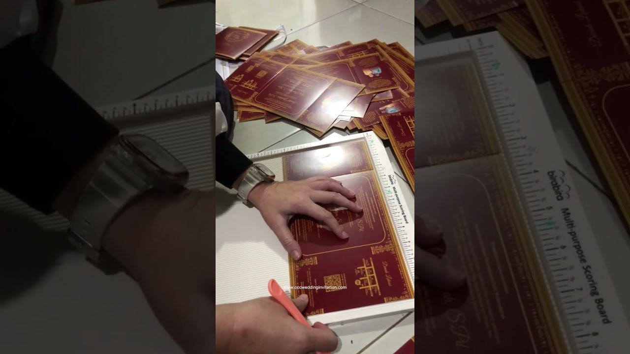 Softcover lipat 3 dengan desain tema adat🥰 #ccweddinginvitation #undanganpernikahan