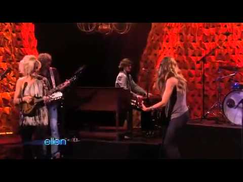 Court Yard Hounds Perform 'It Didn't Make a Sound'432