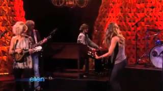 Court Yard Hounds Perform 'It Didn't Make a Sound'432