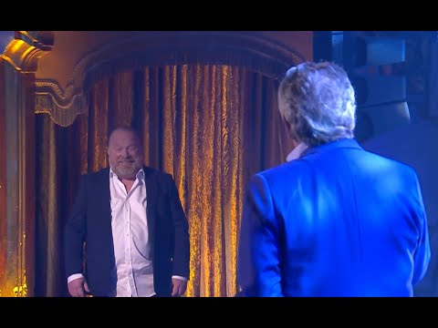 Tommy Körberg sjunger ‘Claes i ljus’ till sin vän Claes Malmberg i ’Vilket liv’ 2025.