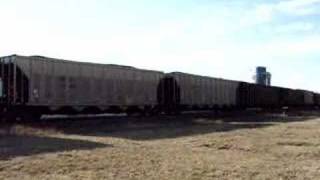 preview picture of video 'BNSF 5936, 5687 & dpu 5639'