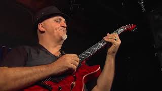 Video thumbnail for FRANK GAMBALE with his Carvin FG1 guitar performs Pathfinder by Kiesel Guitars
