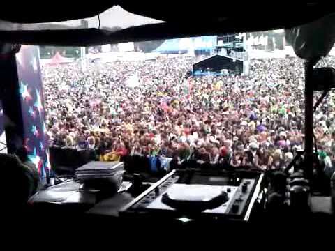 PETE GOODING DJING AT BESTIVAL '10 ON THE MAIN STAGE PLAYING 'COMA CAT' BY TENSNAKE