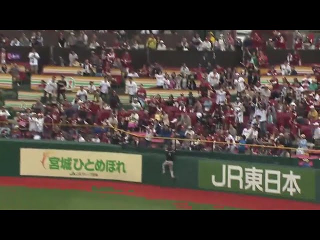 【7回裏】グラブの先届いた!! マリーンズ・清田のジャンピングキャッチ!! 2017/5/9 E-M