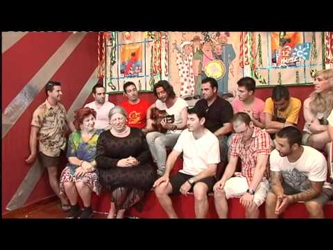 Manuel Carrasco canta a las madres en Canal Sur Los Morancos