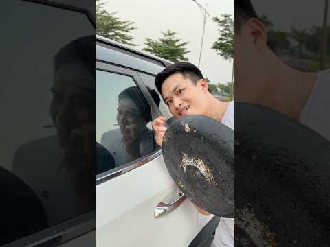 Có thật không ?! Để tôi thử xe của cô ấy xem sao 😂🚗