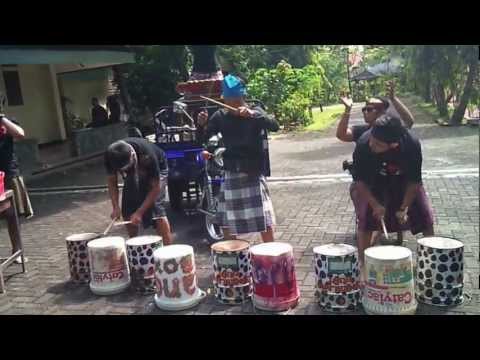 Indonesian percussion music with  recycled musical instruments, Part I