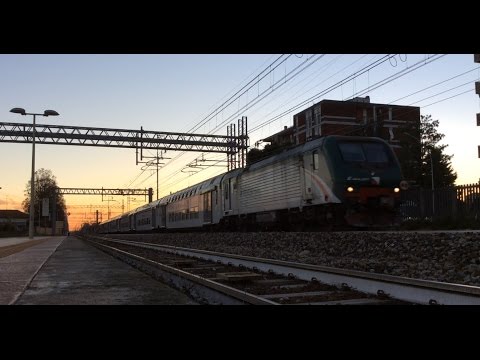 E.464-227 + CARROZZE "Casaralta" TRENORD TRANSITO STAZIONE DI VILLASANTA
