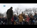 Honderden kinderen zaaien weide in 's-Graveland vol