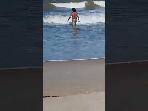 ME REFRESCANDO NA PRAIA DE GURIRI EM SÃO MATEUS ESPÍRITO SANTO #mar #paz #lazer #tomandobanhodemar