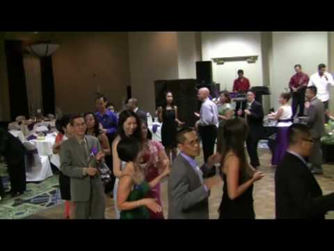 Sopheak & Srey Oan singing 'Smak Bong Tay Oan Srey?'