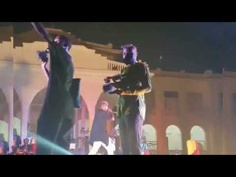 gifto le russe_le car qui part et lastar