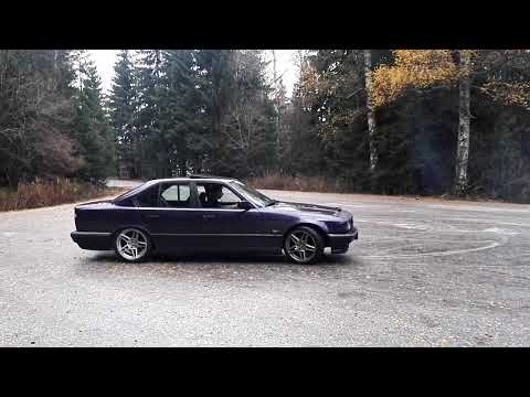 BMW E34 540i 6sp donuts