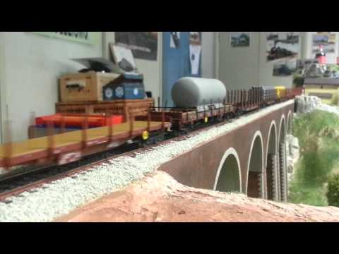 E.645.104 con treno merci diffuso