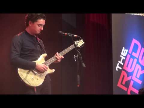 The Red Strats / Gastoptreden: Ezra Soerioroseno met Samba Pa Ti