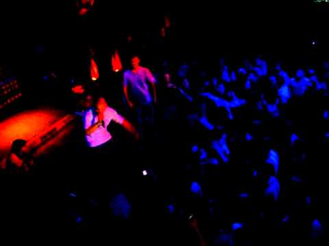 Clan`destin ft. Smoova - Ganja Man live( warm up Concert Parazitii Chisinau 2011)