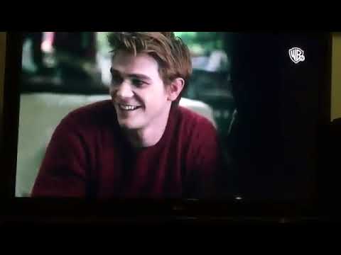 Archie give Betty a Christmas gift and Jughead and Veronica get jealous Riverdale