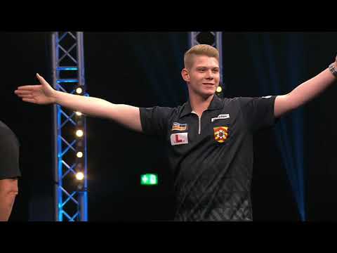 Kurz shocks Anderson at the 2019 German Darts Masters