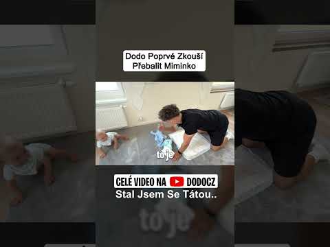 Dodo Poprvé Zkouší Přebalit Miminko