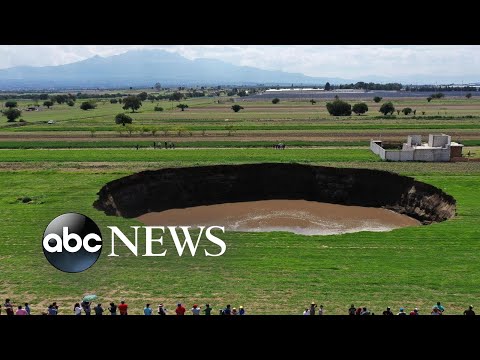 A giant sinkhole, a toxic ship burning, the French Open: World in Photos, June 2