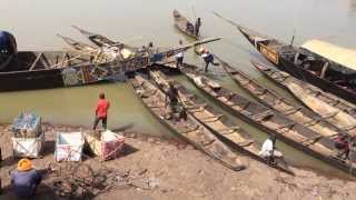 preview picture of video '2014 01 07 River Niger Port at Mopti'