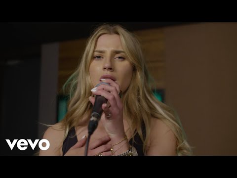 Bellah Mae - On Purpose (Studio Session With The Hot Ex Girlfriends Club)