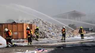 preview picture of video 'Müllberg in Bergrheinfeld ist in Brand geraten'